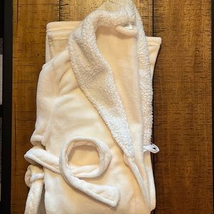 One size fits cream robe